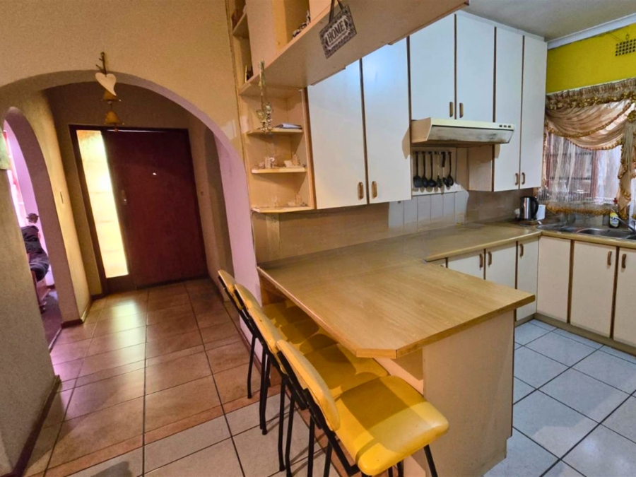 4 Bedroom Property for Sale in Windsor Park Estate Western Cape